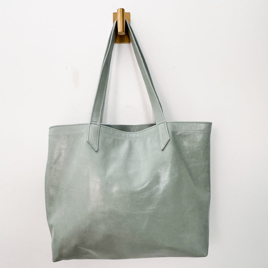 *Classic Tote*