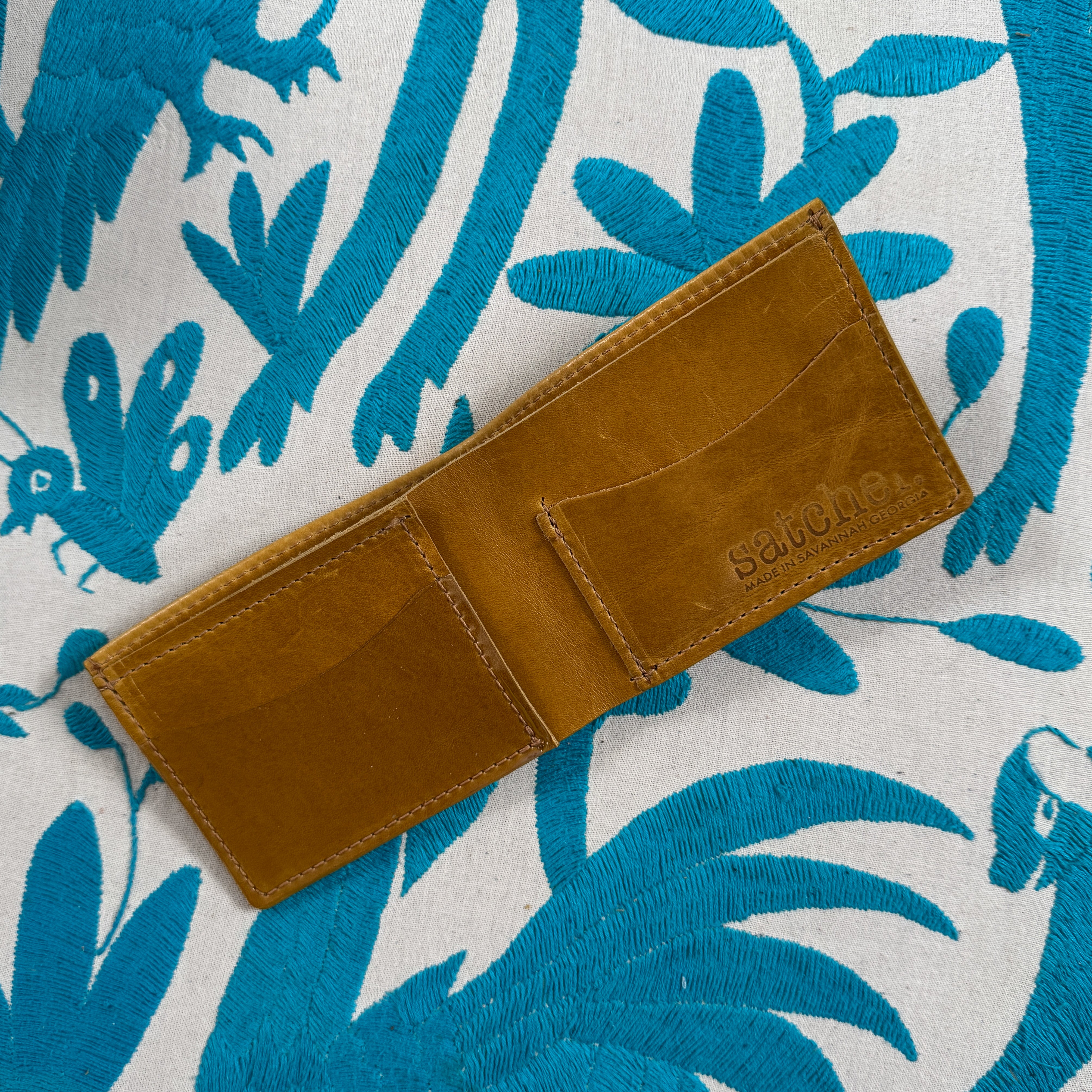 Simple Walker Wallet* – Satchel.