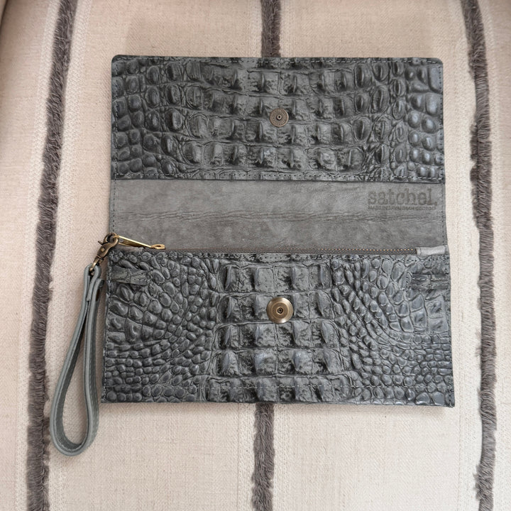 *Elizabeth Wallet*