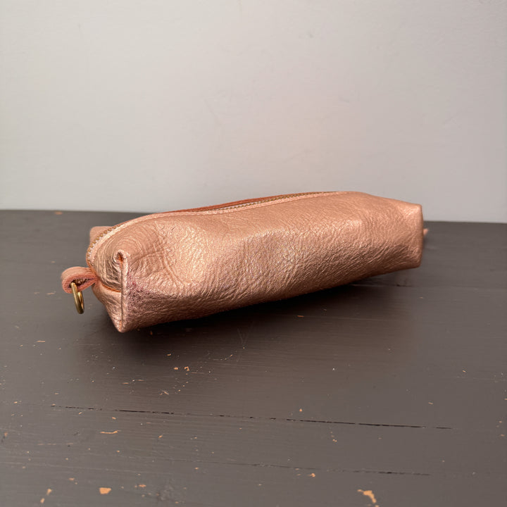 *Pencil Dopp*