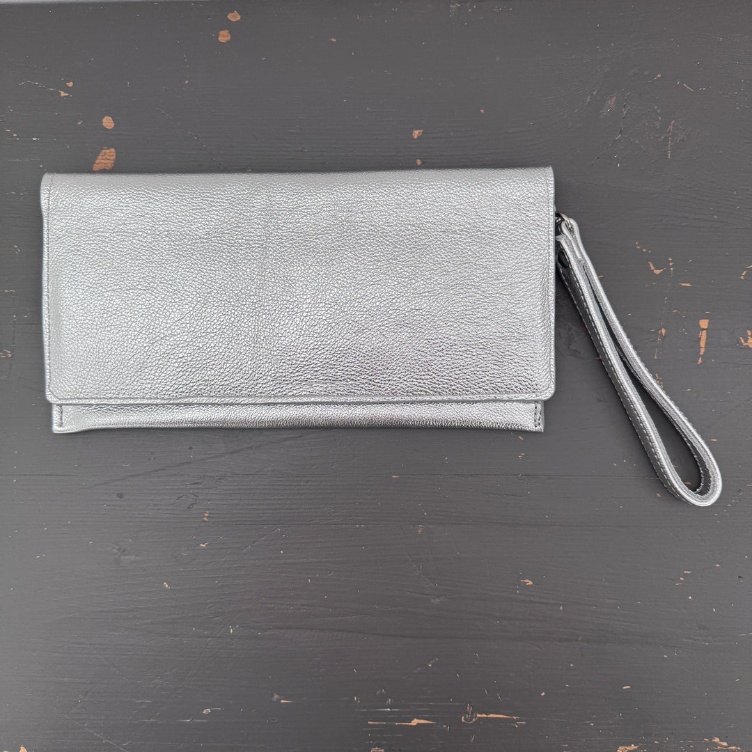 *Elizabeth Wallet*