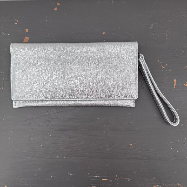 *Elizabeth Wallet*