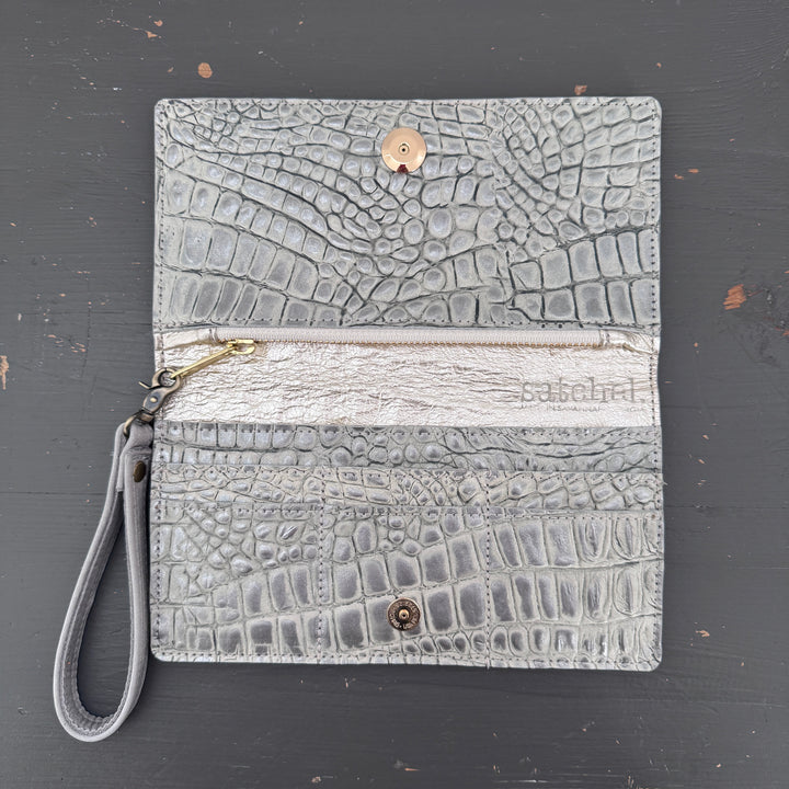 *Elizabeth Wallet*