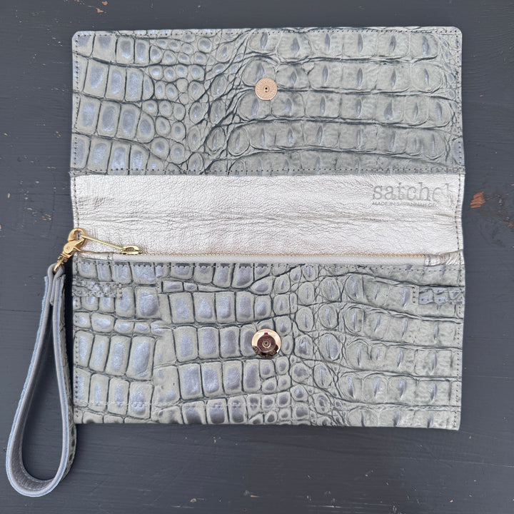 *Elizabeth Wallet*