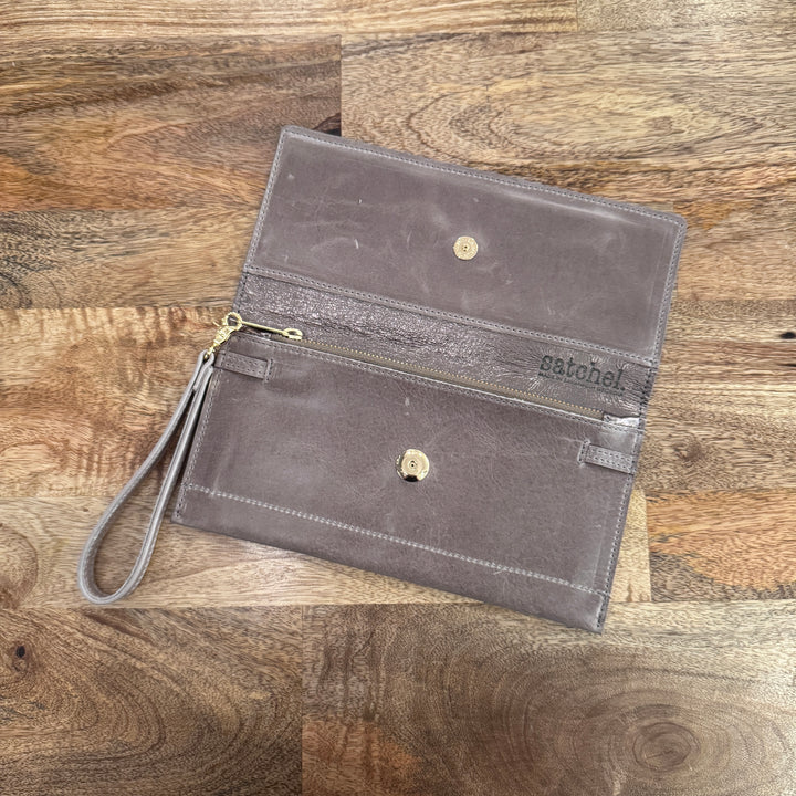 *Elizabeth Wallet*