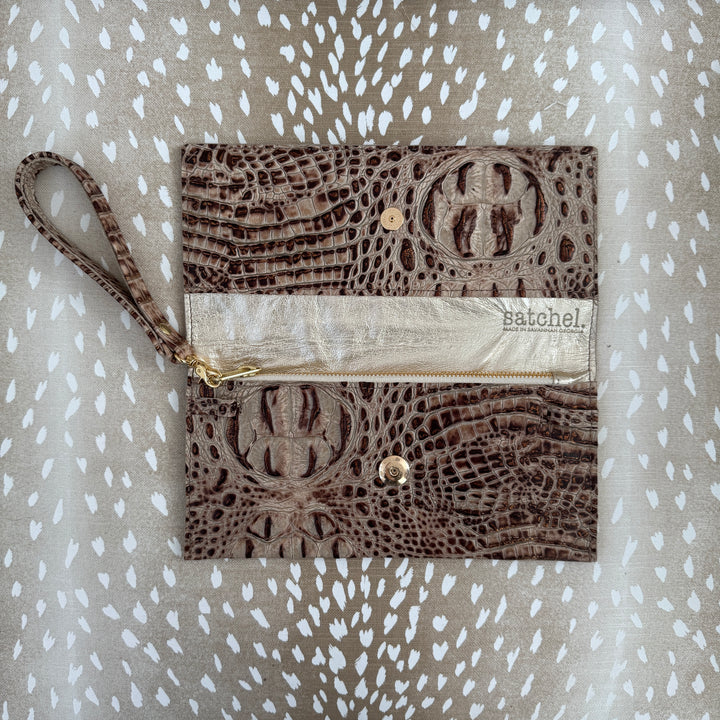 *Elizabeth Wallet*