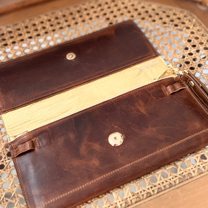 *Elizabeth Wallet*