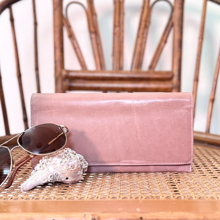 *Elizabeth Wallet*