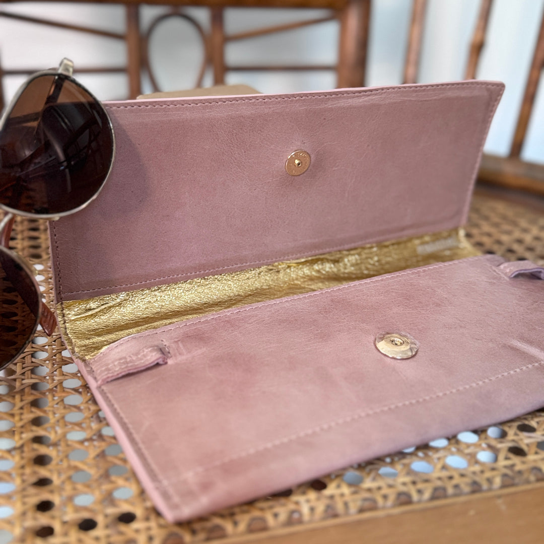 *Elizabeth Wallet*