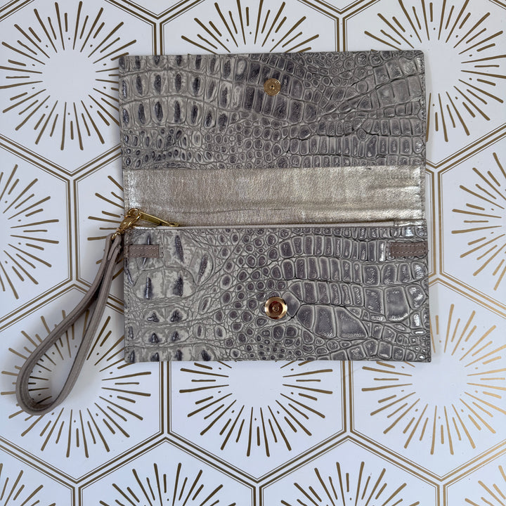 *Elizabeth Wallet*