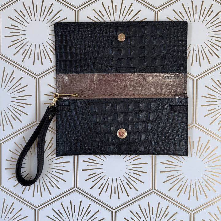 *Elizabeth Wallet*