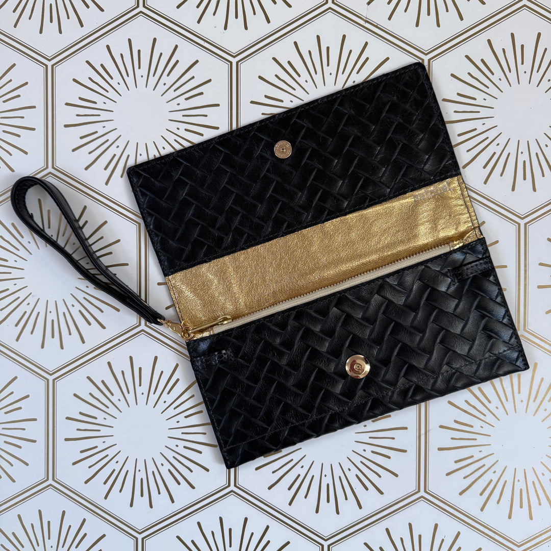 *Elizabeth Wallet*