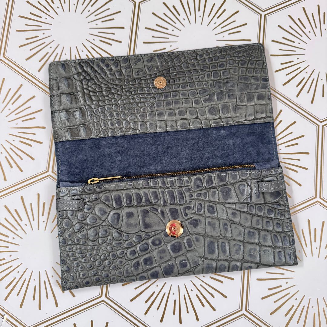*Elizabeth Wallet*