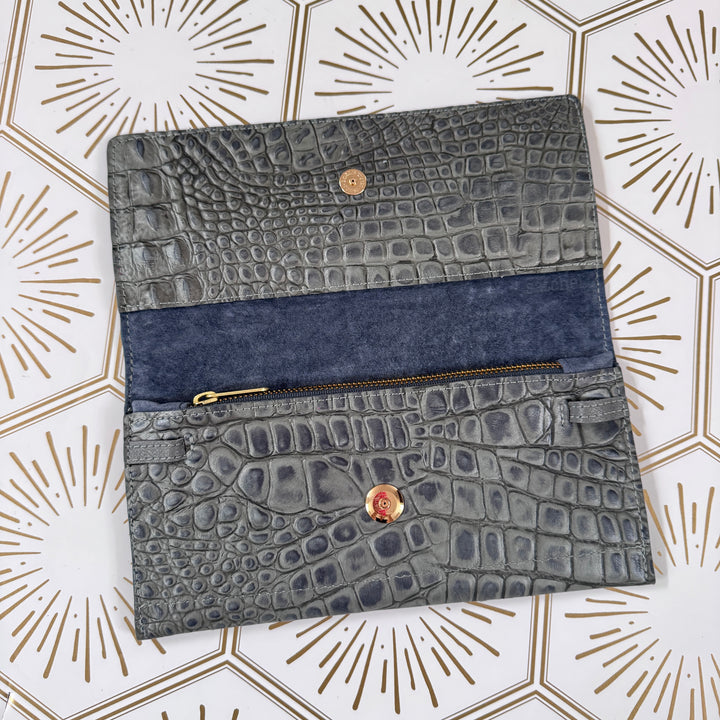 *Elizabeth Wallet*